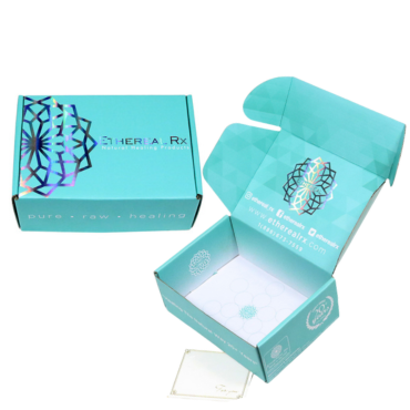 Parlak Gümüş Baskılı Logolu Giysi Kutusu